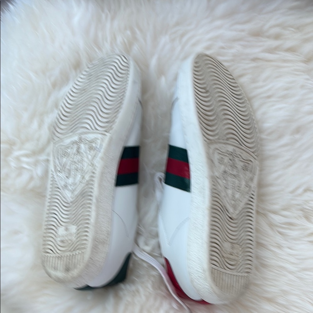 Gucci Women's White and Red Sneakers - Picture 4 of 8
